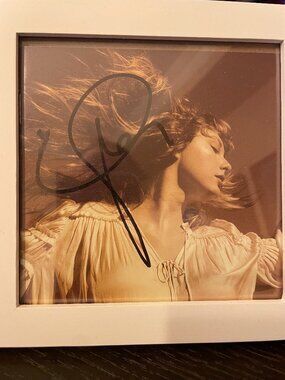 Taylor Swift Fearless (TV) CD Booklet - SIGNED